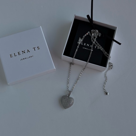 965 Silver Heart Cubic Zirconia Pendant Necklace - Picture 1 of 4